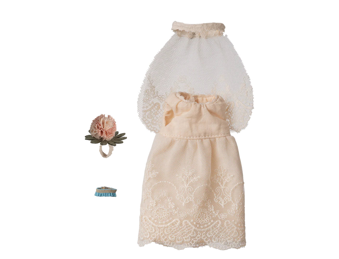 Wedding dress, mum mouse