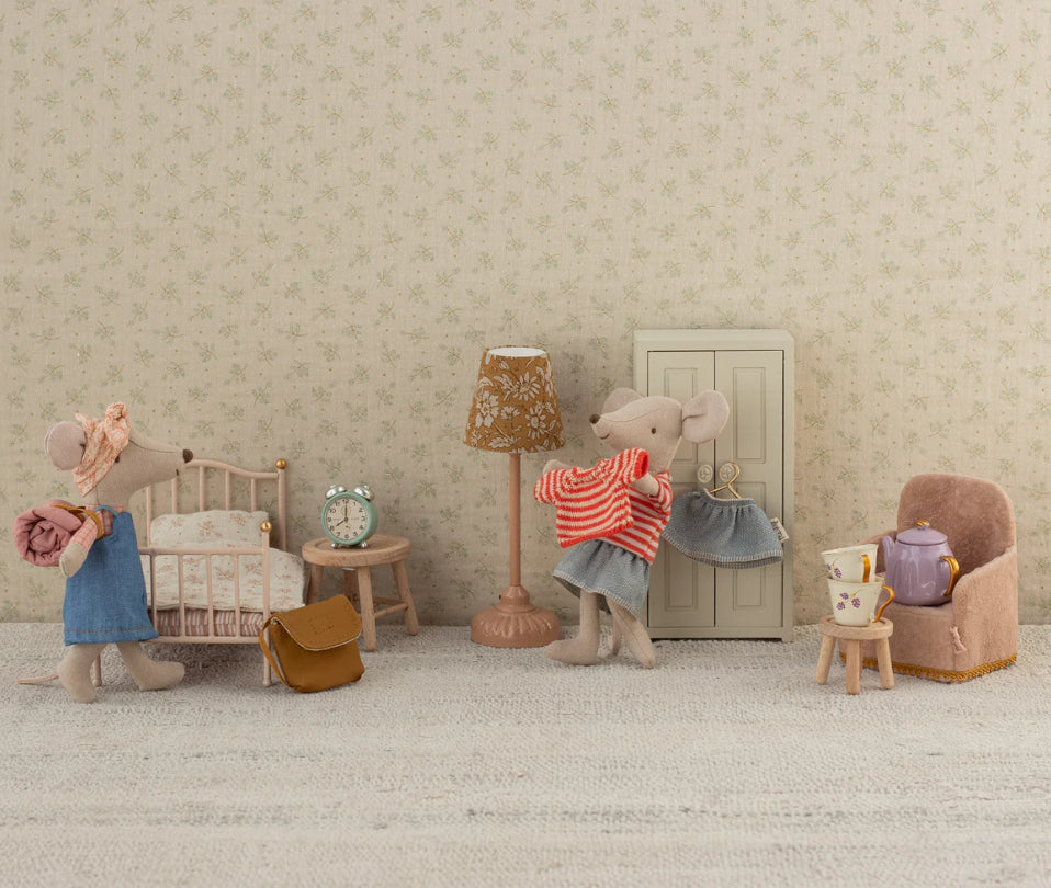 folding chair, mouse - powder