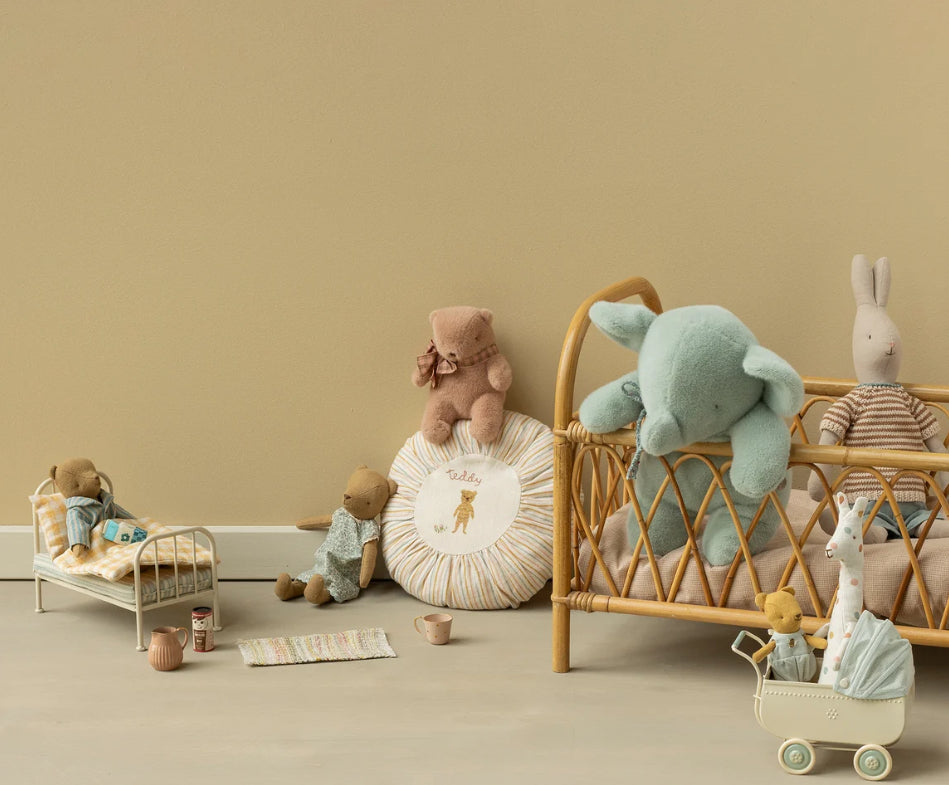 Elephant, plush, medium - soft mint