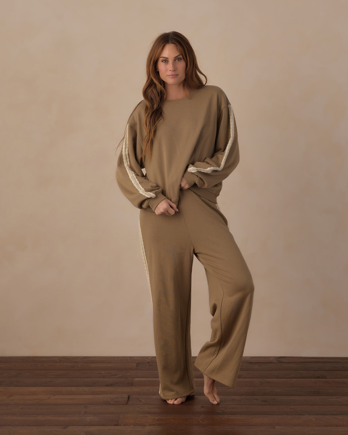 women's oversized sweatshirt in olive