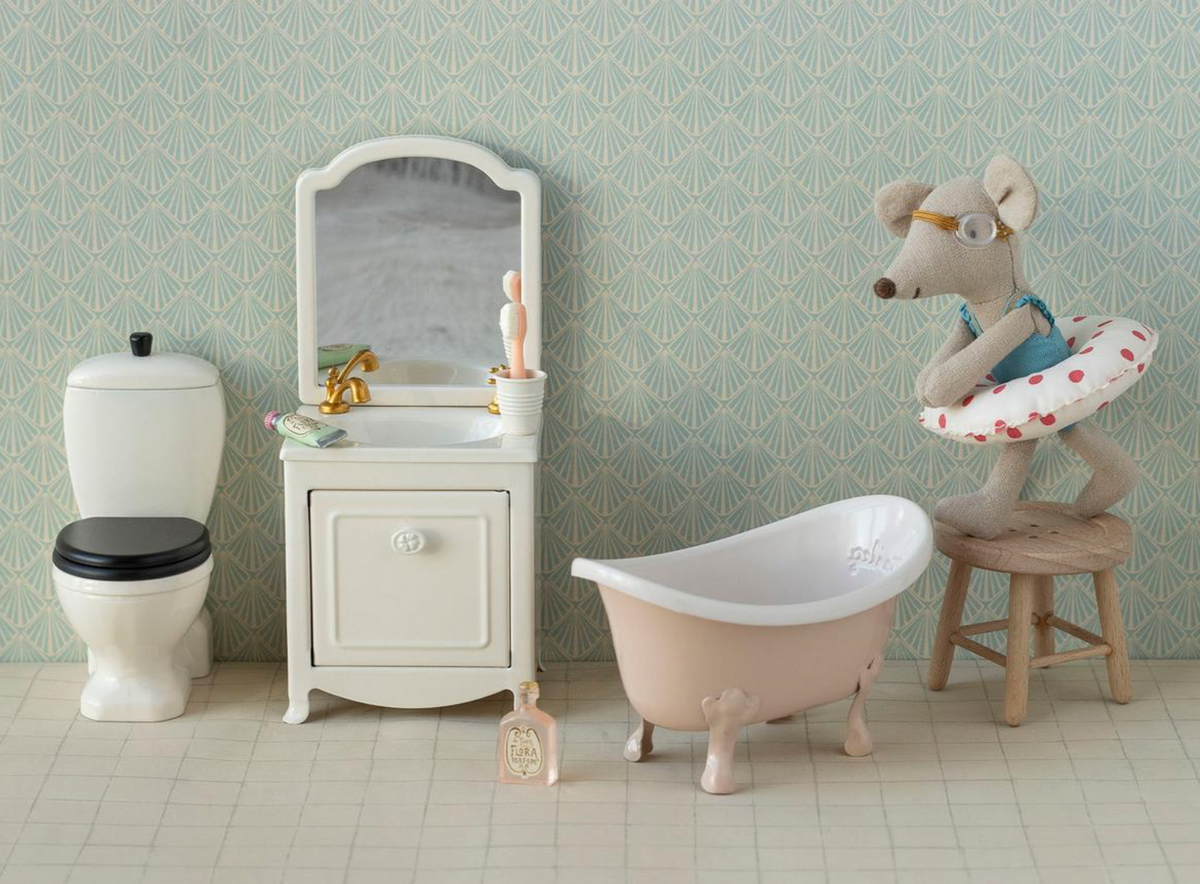bathtub, mouse - rose
