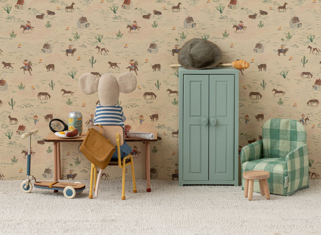 chair, mouse - yellow