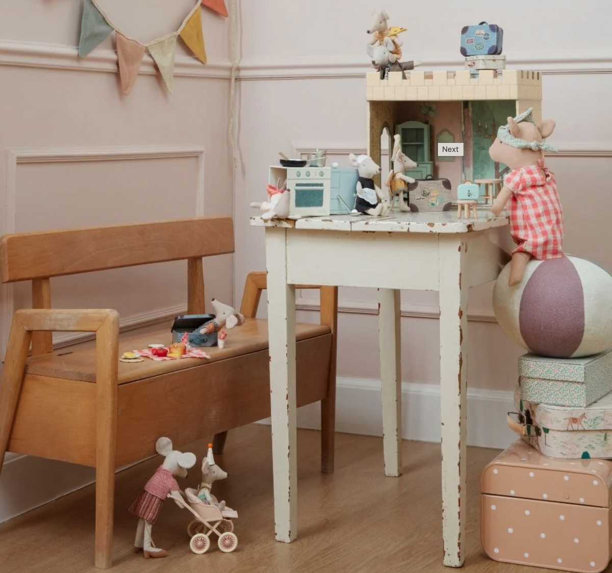 castle hall, mouse