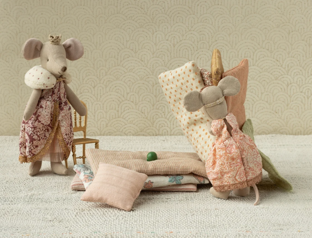 princess and the pea, big sister mouse