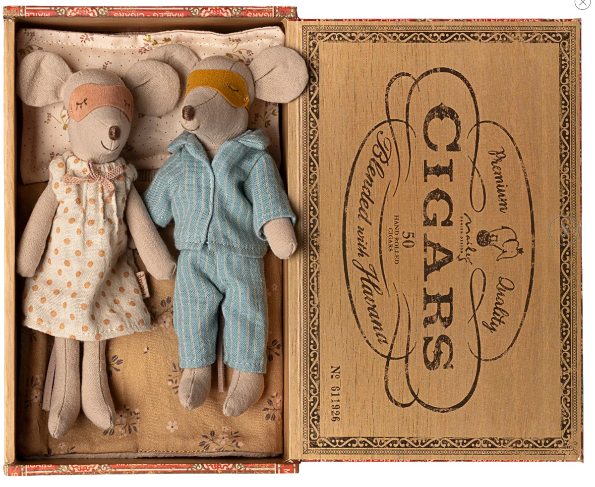 mum & dad mice in cigarbox