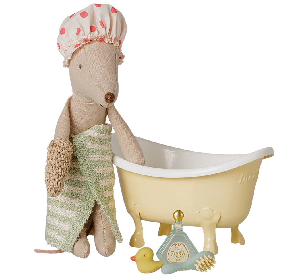 bathtub set, mouse in yellow