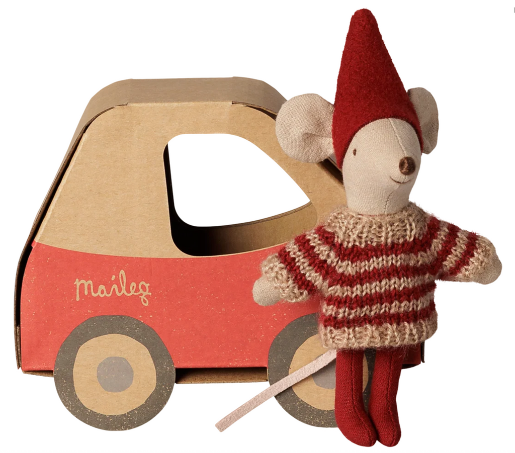 christmas mouse, little sister in car box